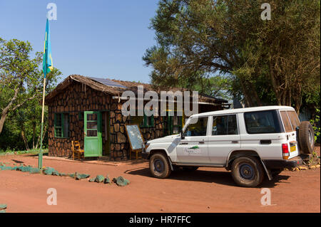 Ein Park-Cruiser wird am Hauptsitz der Akagera Nationalpark in Ruanda geparkt. Stockfoto