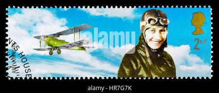 Vereinigtes Königreich - CIRCA 2003: Eine gebrauchte Briefmarke gedruckt in Großbritannien feiert der britische Entdecker zeigt Amy Johnson Stockfoto