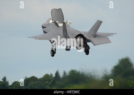 US-Marines Lockheed Martin F-35B Lightning II Tarnjäger bei der Royal International Air Tattoo Fairford, Großbritannien. VMFAT-501 Stockfoto