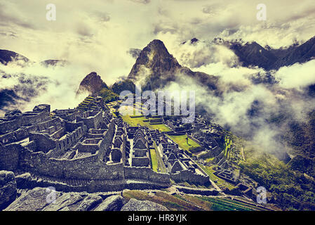 MACHU PICCHU, PERU - 31. Mai 2015: Blick von der alten Inca Stadt Machu Picchu. Das 15. Jahrhundert Inka Website. "verlorene Stadt der Inkas". Ruinen des M Stockfoto