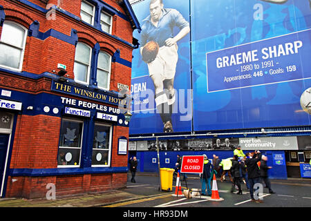 Fans starten im Goodison Park ankommen für Everton Heimspiel gegen Sunderland, Liverpool UK Stockfoto