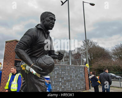 Dixie Dean Statue und Wall of Fame vor dem FC Everton Football Club Stadion. Liverpool Vereinigtes Königreich. Stockfoto