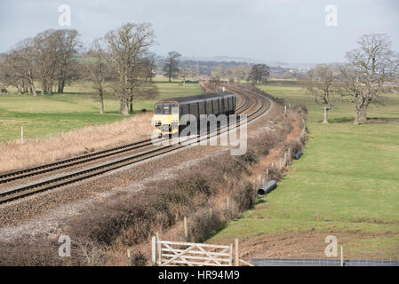 First Great Western Firma Personenzug durch englische Landschaft südlich von Exeter in Süd Devon UK Stockfoto