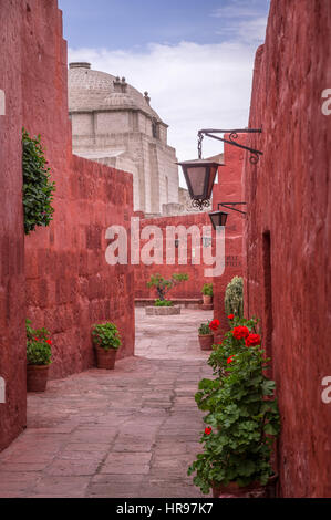 Neuling Kreuzgang von Santa Catalina Kloster in Arequipa, Peru Stockfoto