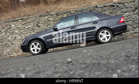 Cluj Napoca/Rumänien - Februar r03, 2017: Mercedes Benz C-Klasse, Modell W203 - Jahr 2004, Avantgarde-Ausstattung, AMG-Leichtmetallräder, Lederausstattung Stockfoto