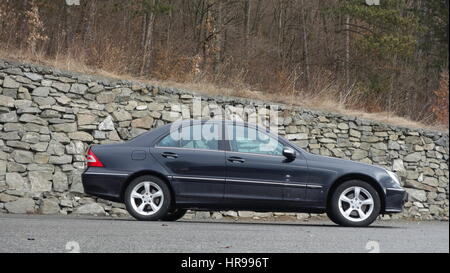 Cluj Napoca/Rumänien - Februar r03, 2017: Mercedes Benz C-Klasse, Modell W203 - Jahr 2004, Avantgarde-Ausstattung, AMG-Leichtmetallräder, Lederausstattung Stockfoto