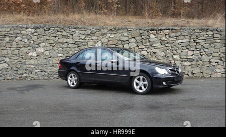 Cluj Napoca/Rumänien - Februar r03, 2017: Mercedes Benz C-Klasse, Modell W203 - Jahr 2004, Avantgarde-Ausstattung, AMG-Leichtmetallräder, Lederausstattung Stockfoto