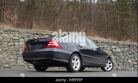 Cluj Napoca/Rumänien - Februar r03, 2017: Mercedes Benz C-Klasse, Modell W203 - Jahr 2004, Avantgarde-Ausstattung, AMG-Leichtmetallräder, Lederausstattung Stockfoto