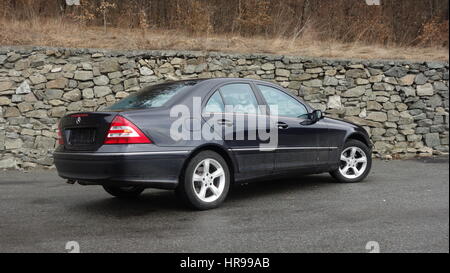 Cluj Napoca/Rumänien - Februar r03, 2017: Mercedes Benz C-Klasse, Modell W203 - Jahr 2004, Avantgarde-Ausstattung, AMG-Leichtmetallräder, Lederausstattung Stockfoto