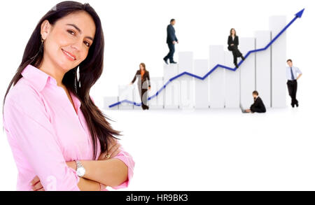 Business-Frau vor einer Gruppe von Geschäftsleuten mit einem Diagramm für Wachstum und Erfolg - auf einem weißen Hintergrund isoliert Stockfoto