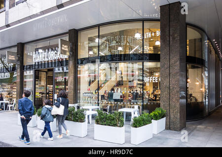 Planet-Bio Café-Restaurant-Shop speichern auf Tottenham Court Road, London, UK Stockfoto