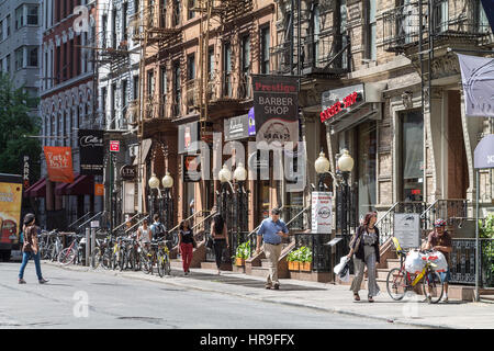 A Straßenszene in Midtown Manhattan im Sommer Stockfoto