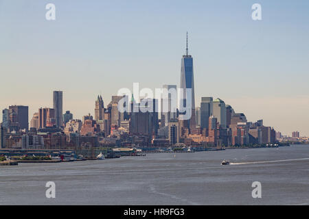 Die Skyline von Lower Manhattan gesehen über den Hudson River Stockfoto