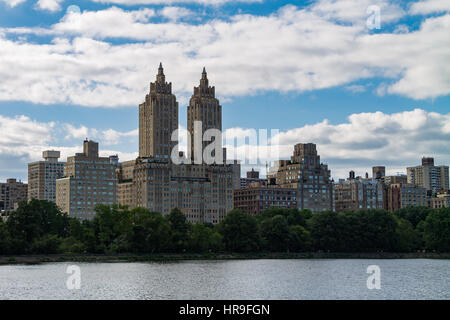 Das San Remo-Gebäude vom Central Park in New York City aus gesehen Stockfoto