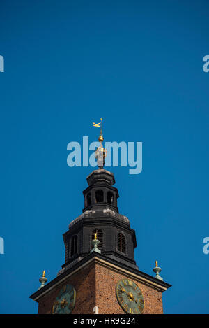 Turm des ehemaligen Rathauses in der Stadt Krakau in Polen. Es steht auf dem Hauptplatz der Stadt Stockfoto