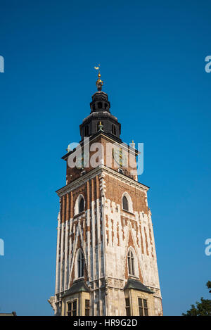 Turm des ehemaligen Rathauses in der Stadt Krakau in Polen. Es steht auf dem Hauptplatz der Stadt Stockfoto