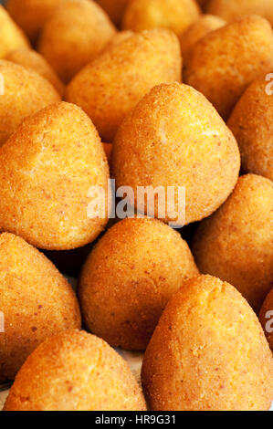 Italien, Sizilien, Arancini typische Kroketten mit Reis Stockfoto