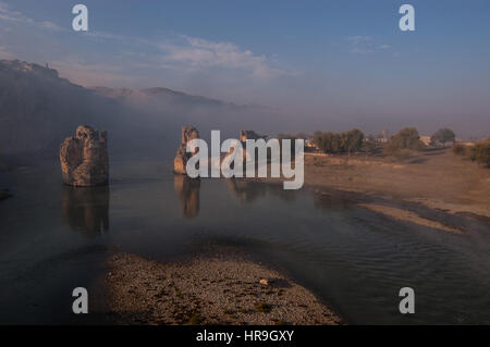 Türkischen Stadt Hasankeyf am Ufer des Tigris in der Südtürkei durch den Bau der Staudämme bedroht Stockfoto