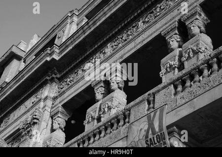 Detail der sechs Karyatide Skulpturen auf die Karyatide Gebäude.  der Malecon, Havanna, Kuba Stockfoto