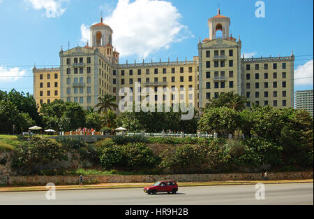 Hotel Nacional de Cuba, die direkt am Meer-Fassade mit Blick auf die Gärten und dem Malecon, Havanna, Kuba Stockfoto