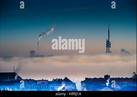 Prag im Winter inversion Stockfoto