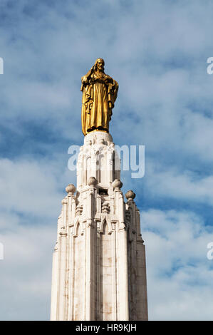 Bilbao, Baskenland, Spanien: Denkmal mit der Statue von Jesus im Plaza del Sagrado Corazon de Jesus, das Quadrat des Heiligsten Herzens Jesu Stockfoto