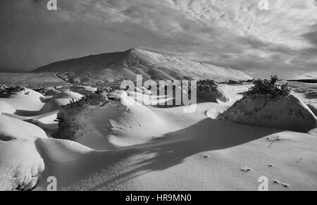 Schnee bedeckt Heu Bluff auf der Black Mountains, Brecon Beacons National Park, Wales, Vereinigtes Königreich Stockfoto