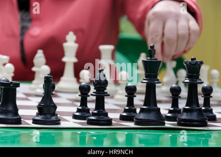 Frau und Schach Stücke Stockfoto