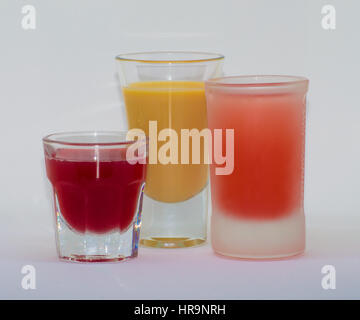 Shot Gläser verschiedene Getränke Stockfoto