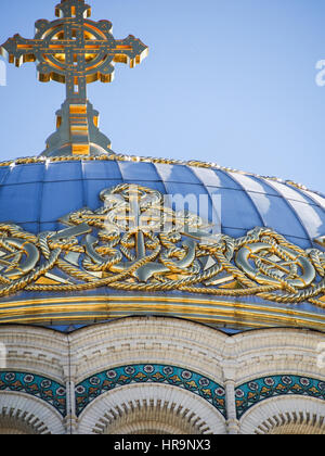 Ein Detail der nautischen Themen Dekoration auf der Kuppel des die Russisch-orthodoxe Kathedrale in Kronstadt. Stockfoto