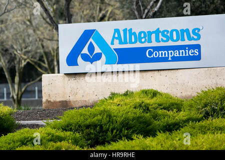 Ein Logo Zeichen außerhalb einer Einrichtung von Albertsons Companies Inc., in Pleasanton, Kalifornien, am 18. Februar 2017 besetzt. Stockfoto