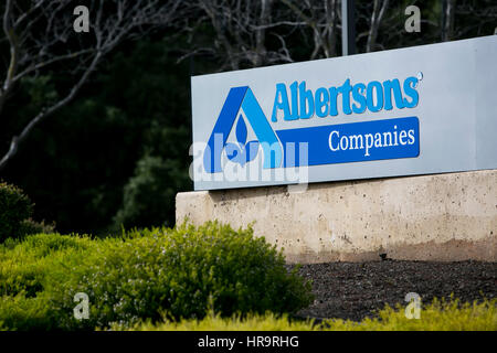 Ein Logo Zeichen außerhalb einer Einrichtung von Albertsons Companies Inc., in Pleasanton, Kalifornien, am 18. Februar 2017 besetzt. Stockfoto