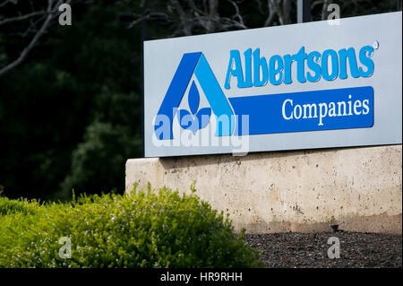 Ein Logo Zeichen außerhalb einer Einrichtung von Albertsons Companies Inc., in Pleasanton, Kalifornien, am 18. Februar 2017 besetzt. Stockfoto