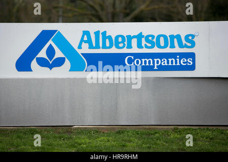 Ein Logo Zeichen außerhalb einer Einrichtung von Albertsons Companies Inc., in Pleasanton, Kalifornien, am 18. Februar 2017 besetzt. Stockfoto