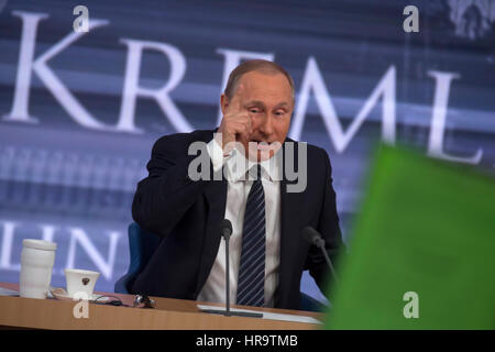 Moskau, Russland. 17. Dezember 2015. Russischen Präsidenten Vladimir Putin während der Bilanzpressekonferenz am World Trade Center Stockfoto