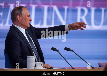 Moskau, Russland. 17. Dezember 2015. Russischen Präsidenten Vladimir Putin während der Bilanzpressekonferenz am World Trade Center Stockfoto