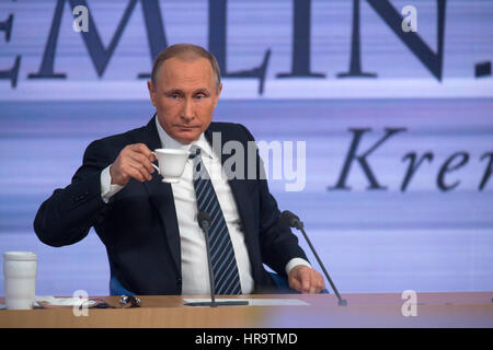 Moskau, Russland. 17. Dezember 2015. Russischen Präsidenten Vladimir Putin während der Bilanzpressekonferenz am World Trade Center Stockfoto