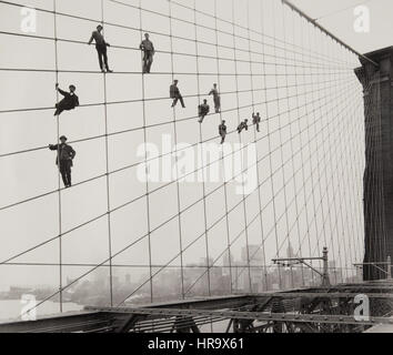 Maler auf der Brooklyn Bridge Hosenträger Kabel-7. Oktober, 1914 Stockfoto