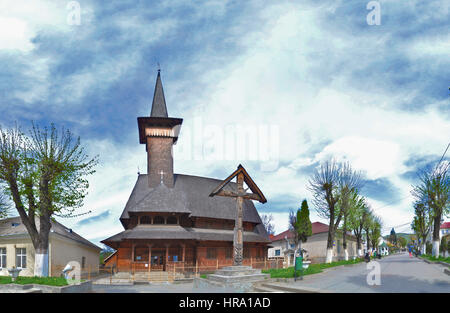 Hölzerne Kirche von Maramures sind sehr schön und einzigartig in der ganzen Welt. Diese Kirche befindet sich im Zentrum der Stadt Viseu de Sus, Rumänien Stockfoto