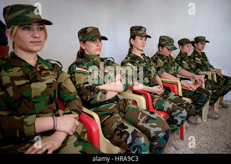 Weibliche Yeziden peshmerga, Dohuk, Irak. Stockfoto