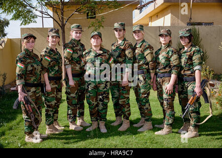 Weibliche Yeziden peshmerga, Dohuk, Irak. Stockfoto