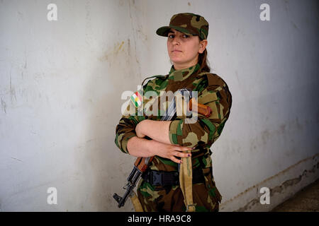 Weibliche Yeziden peshmerga, Dohuk, Irak. Stockfoto