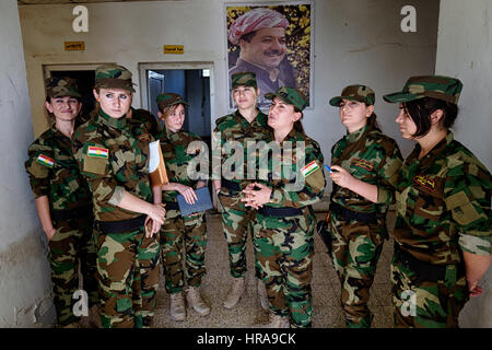 Weibliche Yeziden peshmerga, Dohuk, Irak. Stockfoto