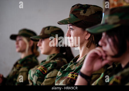 Weibliche Yeziden peshmerga, Dohuk, Irak. Stockfoto