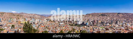 Panoramablick auf La Paz mit Illimani Berg - La Paz, Bolivien Stockfoto