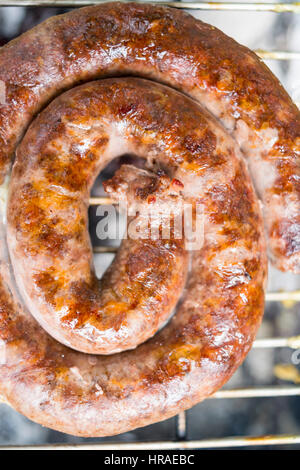 Boerewors Kochen auf einem Barai in Simbabwe. Stockfoto