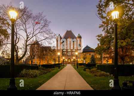 Legislativversammlung von Ontario in der Nacht befindet sich in Queens Park - Toronto, Ontario, Kanada Stockfoto