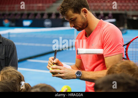 Sofia, Bulgarien - 27. November 2015: Sofia, Bulgarien, Training auf Grigor Dimitrov für demonstrative Match in der Arena Armeec Hall, Sofia, Bulgarien Stockfoto