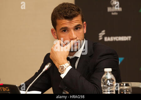 SOFIA, Bulgarien - 27. NOVEMBER 2015: Bulgarische und Französische Tennis Spieler Grigor Dimitrov Gael Monfils auf die Pressekonferenz vor dem Demonstrativen überein Stockfoto