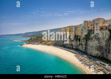 Hohen Blick auf Tropea Stadt und Strand - Kalabrien, Italien Stockfoto